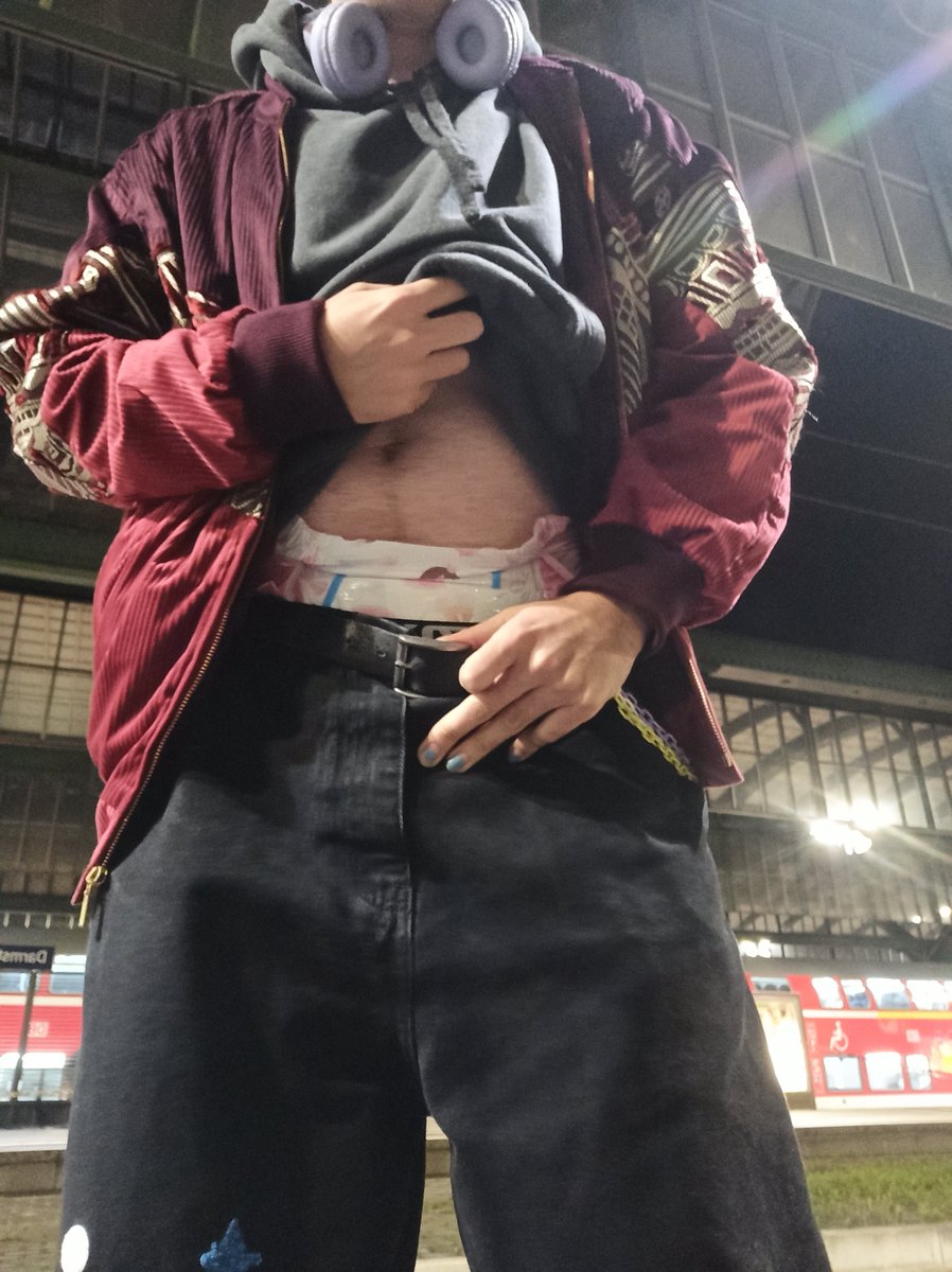 Dip_loser_'s tweet photo. Quick check at the trainstation.
5am and allready in a soggy diaper.
#abdl #diaper #nonbinarydiaper #diaperloser #dl #sissy #diaperfag #diaperexposed #exposed https://t.co/ukuQUrOXHg