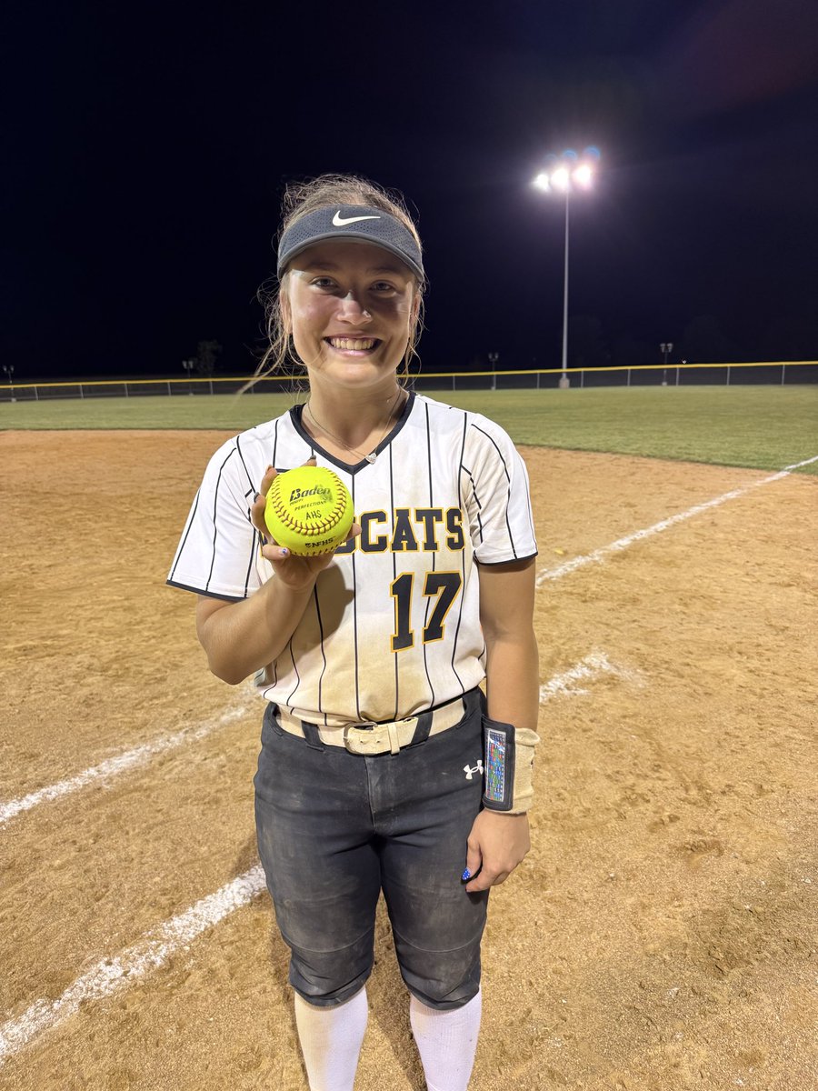 CassWildcatSB's tweet photo. 🚨Bomb Squad Alert 🚨

Sailor Manske hits her first career home run and the first home run of the season for the Cats!!!!!

Cats beat Arlington 13-10. Big game on Saturday. Let’s keep it rolling girls!!!! https://t.co/h8h9LnXJV0