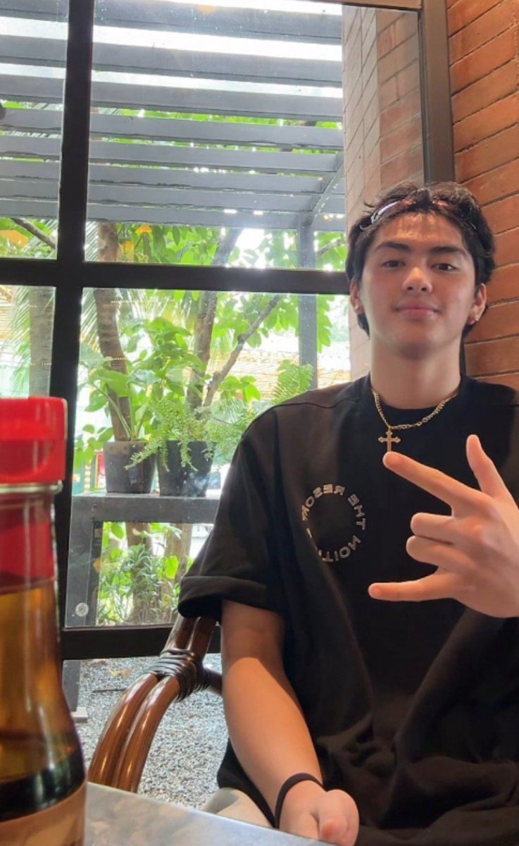 yobixdeng's tweet photo. happy to see that genuine smile of yours, chog chog. ingat kayo ni migs today <3 https://t.co/WVqGBTXBIU