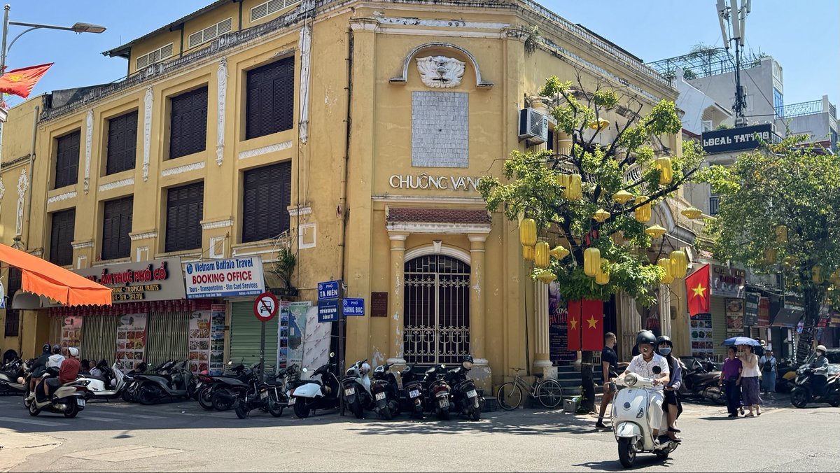 AnnaNguyen1921's tweet photo. @adastraworld 

| HANOI CORNER |
"Hanoi isn't a city to be rushed!"

That familiar saying can be understood in many ways, but having been born and raised in Hanoi, I must admit this "unhurried" nature is deeply ingrained in the character of its people. Yet, "unhurried" does not mean Hanoians are simply sluggish; rather, it means they know how to deftly carve out quiet moments of stillness for themselves.

That "slow" rhythm, in truth, carries layers of profound meaning:

🔸 Gracious composure in social conduct:

Native Hanoians - and those deeply attached to this city - cherish elegance and restraint. A greeting, an inquiry, or the way they treat others always demands a certain poise - never overbearing, and certainly never superficial.

🔸 Reserved caution in human connections:

That initial distance is actually an expression of self-respect and subtle boundaries, as well as a gentle way to test mutual trust. But once you cross that threshold of polite formality to earn their deep affection, they will treat you with a warmth that is steadfast and profound. Unpretentious and quiet, their care shows in the smallest details - much like a cup of traditional green tea that tastes slightly astringent at first, but leaves a lingering, rich sweetness long after.

🔸 Transcending mere consumption to touch the art of living:

From waiting patiently in line for a bowl of heirloom phở, sipping egg coffee drop by drop, adapting life's rhythm to the turning of the four seasons, to the year-round passion for fresh flowers - carefully choosing each stem, meticulously trimming branches and stripping leaves before arranging them - everything demands a lingering ease. Even dining is never just about filling one's stomach, but about savoring the fine flavors of life. That is why if you ask "where to get good phở", you will surely receive specific, cherished addresses, never a dismissive "it's all the same everywhere."

🔸 Depth of soul and intentional living:

Knowing how to "carve out time" means that even amidst the bustle and the relentless tide of daily life, one knows exactly when to pause. Hanoians may be busy all day, but they will invariably spare a few quiet minutes in the morning to sit at a sidewalk cafe or tea stall, watching the street drift by. Or in the evening, they might stroll around West Lake, Hoan Kiem Lake, or simply a quiet lane near home - unwinding, breathing deeply, and welcoming the gentle breeze.

It is this very ability to "carve out time" that helps Hanoians maintain their balance amidst the ever-accelerating pace of urban life. It shapes a signature charm: hurried without being chaotic, busy yet serenely composed.

Anna🦋|Sep 4, 2026

#HanoiCorner 
#HanoiVibes 
#VietNamTravel