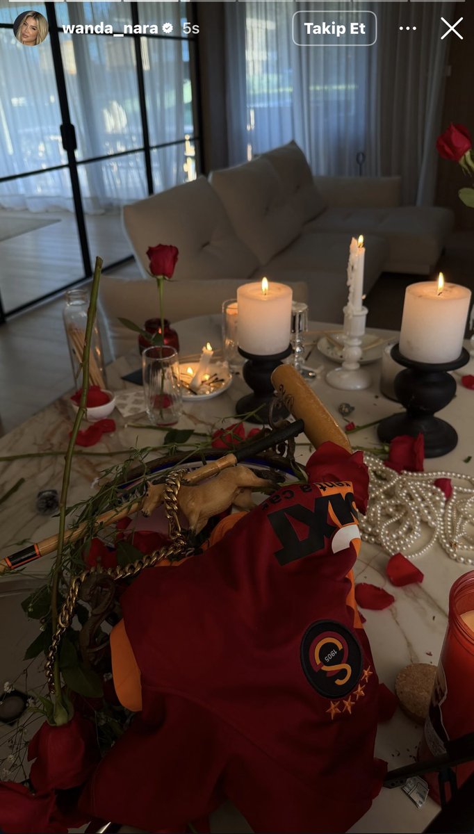 TransferWeb1's tweet photo. Wanda Nara'nın Galatasaray formalı paylaşımları. https://t.co/oicv0cAYb4