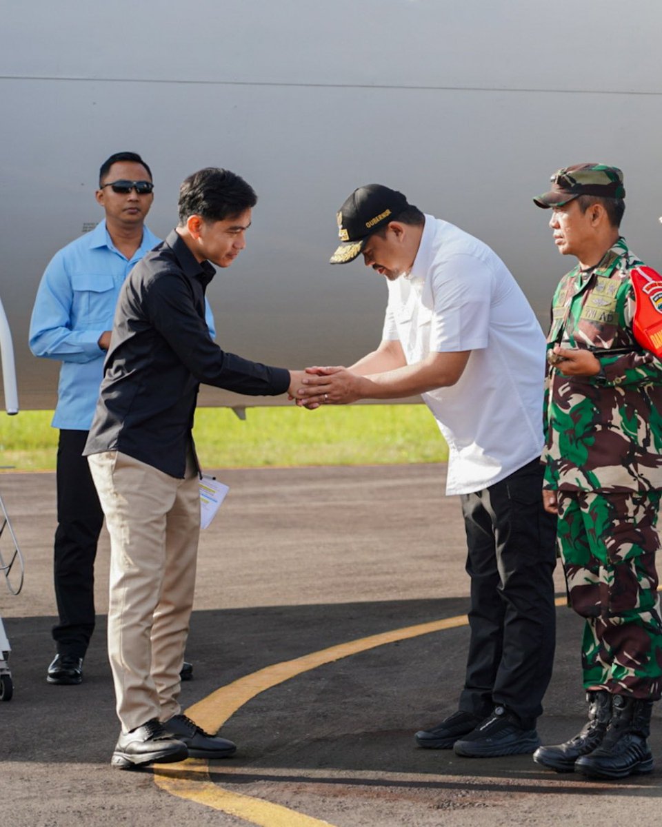 bobbynasution_'s tweet photo. Selamat datang di Sumatera Utara Wakil Presiden RI, Bapak Gibran Rakabuming Raka. 

Kunjungan kerja Bapak Wapres ke Sumut untuk meninjau langsung progres pemulihan pascabencana yang melanda Sibolga, Tapanuli Tengah, dan Tapanuli Selatan pada tahun 2025 lalu.

#KolaborasiSumutBerkah
#SalamKolaborasi