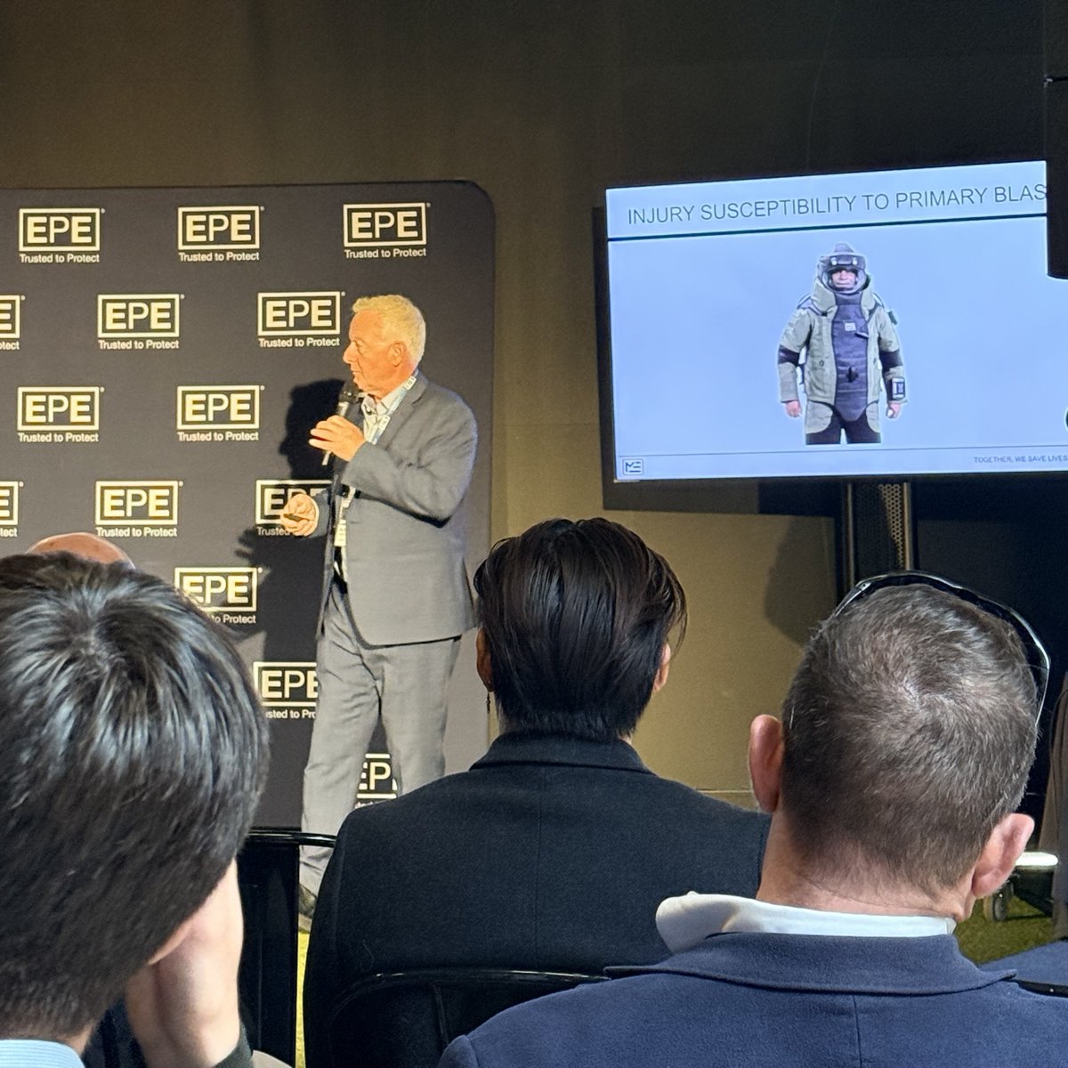 MedEngComms's tweet photo. Med-Eng was honoured to share Blast Effects and Blast Traumatic Brain Injury knowledge with Bomb Techs across Australia thanks to its partner, @epequip  Trusted to Protect.  This helps mitigate the risk of injury when operating near explosive threats. Stay safe! #EOD #Australia https://t.co/rBzz17pR4z