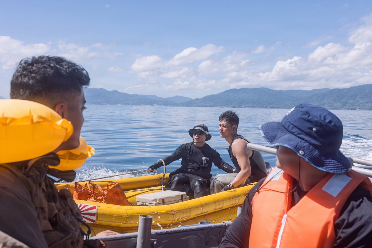 Emergency response 🚨

U.S. Marines, U.S. Airmen, U.S. Sailors, and Japan Maritime Self-Defense Force service members participate in Exercise Rescue Flag 26-1 in Japan to refine search and rescue capabilities and sustain combined readiness.

📍 Japan
📸 Cpl. Sarah M. Grawcock https://t.co/bbhJoImuuI