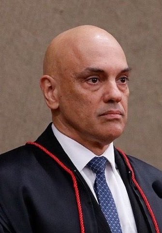 CentralDireitaB's tweet photo. 🇧🇷 URGENTE: Alexandre de Moraes usa o inquérito das Fake News para acusar o ministro André Mendonça de crimes.

Moraes enumera suspeitas contra Mendonça por usurpação da direção das investigações, condução irregular das tratativas de delação premiada e direcionamento de investigação contra o magistrado.

🗞️ @CNNBrasil / @gustavouribe