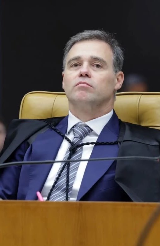 CentralDireitaB's tweet photo. 🇧🇷 URGENTE: Alexandre de Moraes usa o inquérito das Fake News para acusar o ministro André Mendonça de crimes.

Moraes enumera suspeitas contra Mendonça por usurpação da direção das investigações, condução irregular das tratativas de delação premiada e direcionamento de investigação contra o magistrado.

🗞️ @CNNBrasil / @gustavouribe