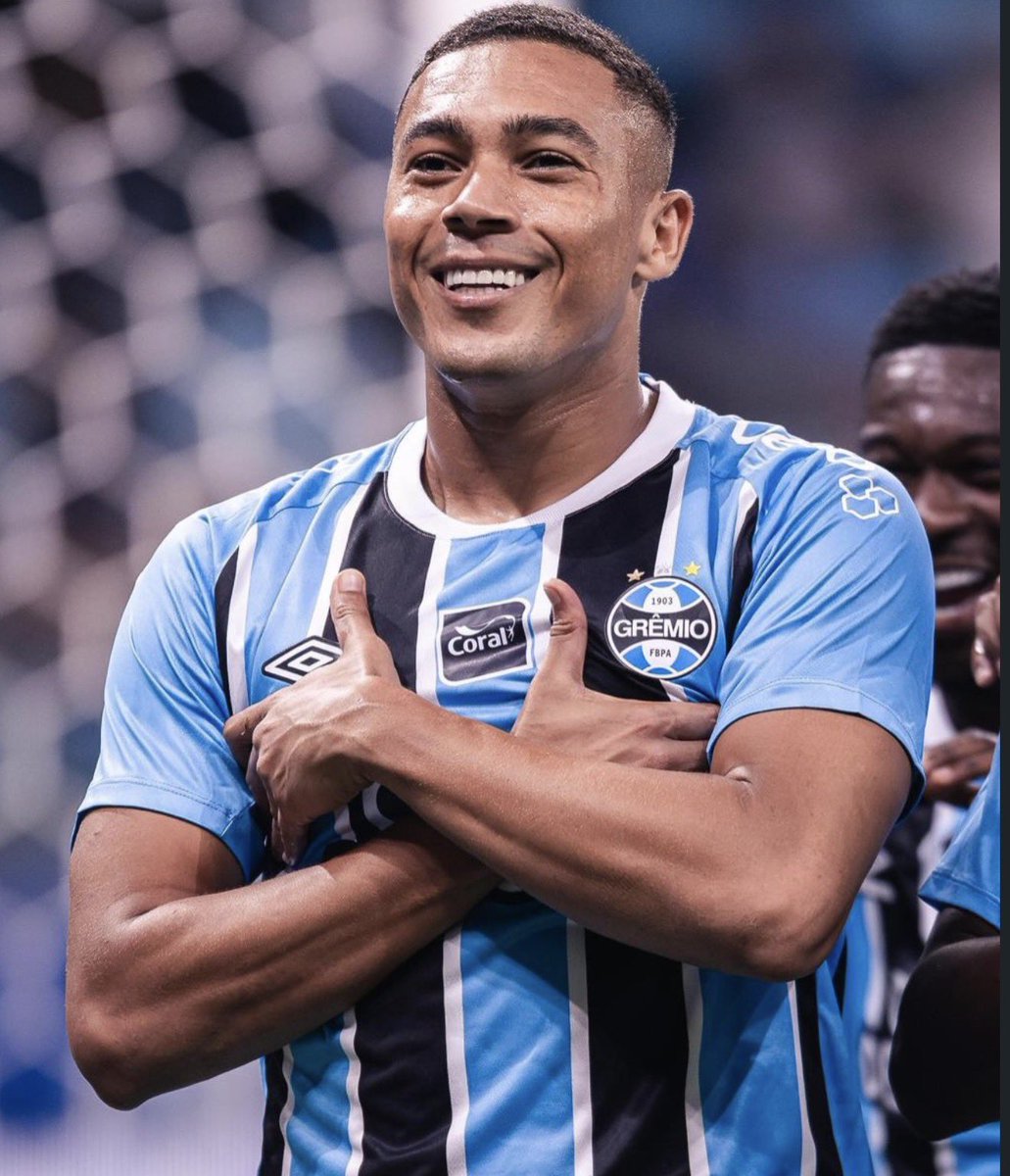 Pesgrau's tweet photo. O Mbappé do Grêmio não perdoa https://t.co/pR8edr5fnv