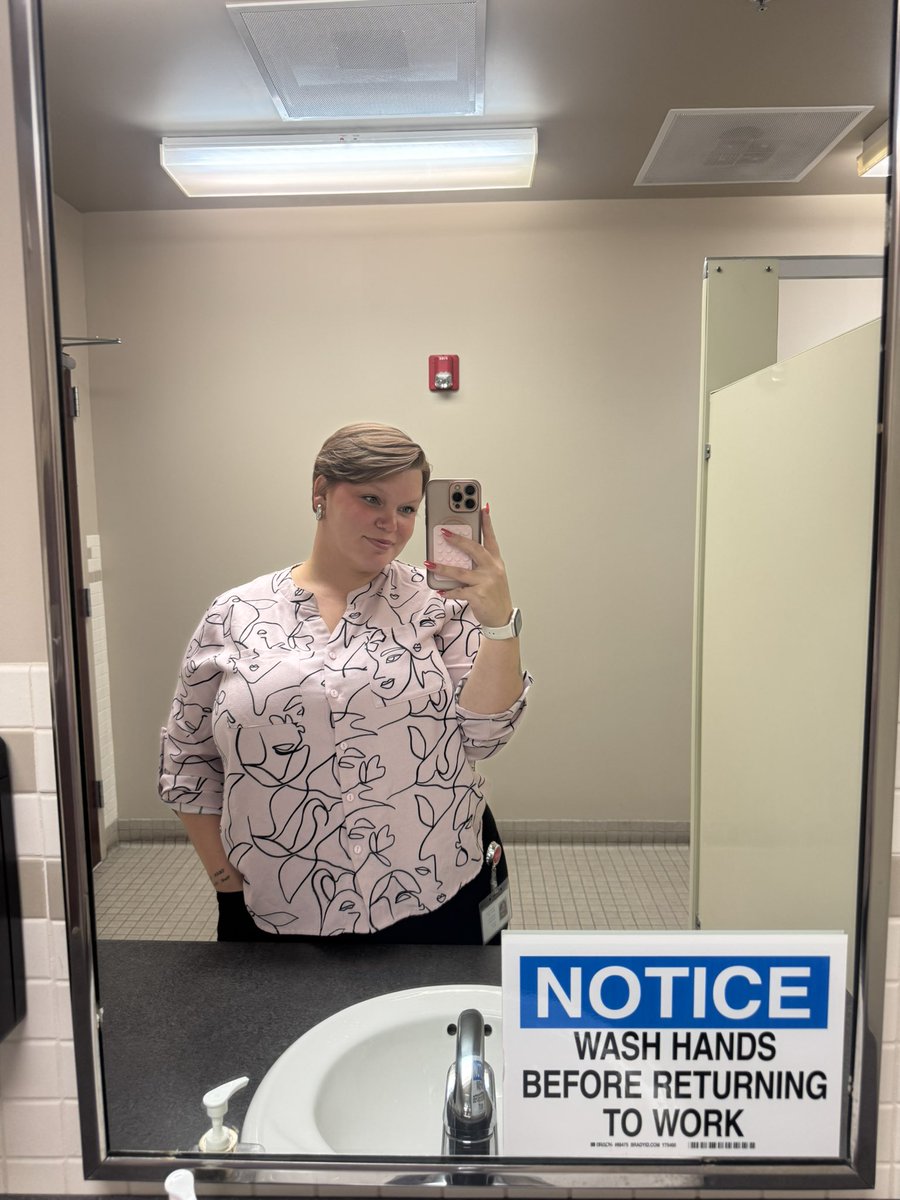 emilygrace0302's tweet photo. at work —> after work 😝 

happy #thickthursday babies 💋💋💋 

#bbw #bigass #hotwife #milf #nsfwtwt https://t.co/n1H1yryKDl
