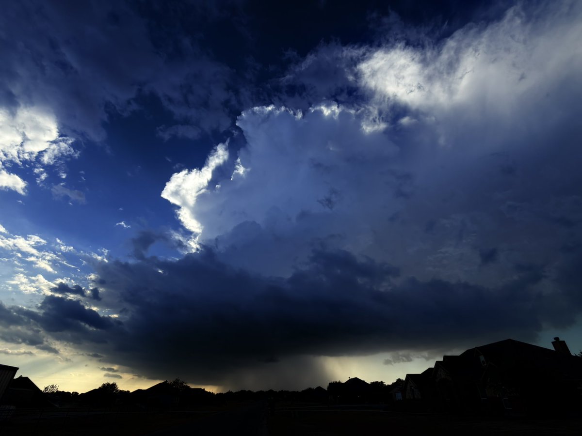 cole_wx's tweet photo. Cool storm in NTX right now.
#txwx https://t.co/iGIYzbUzNW