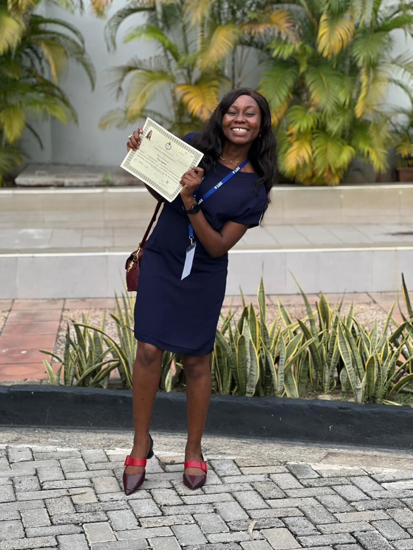 AnitaNejo's tweet photo. POP SZN!
Super excited to be done with my NYSC Journey. 
Very unconventional pictures because i had to leave my sessions at LBS to quickly get my certificate at the LG!
Couldn't get a picture in my khakhi 😭

Connect me to your rich uncles and aunties willing to hire. https://t.co/w2FHFwdvWh