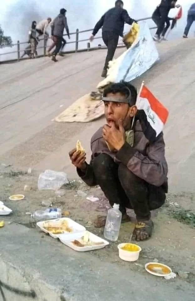 NanaBarow's tweet photo. بين صورتين 
العراق بالمختصر. https://t.co/GqAjEto6cH