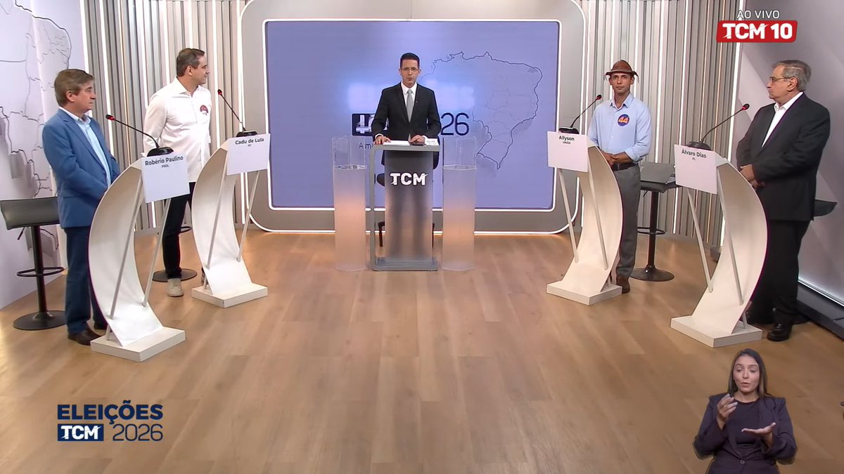 Uefyerryeni's tweet photo. Comeu o #DebateTCM com todos os convidados no estúdio. A emissora botando as de Natal no chinelo, tanto com as regras claras e com a estrutura https://t.co/FVLv0tHfMh