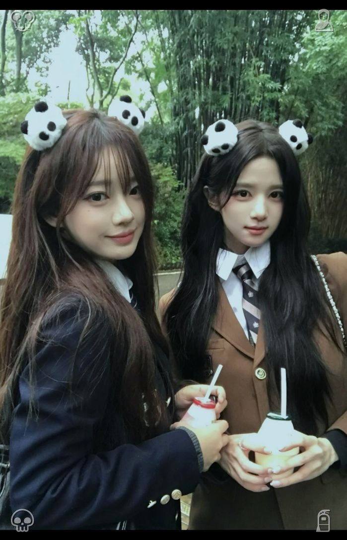 kana_web_'s tweet photo. 🙊Pre-workout plank positionMirror with framed reflectionClara carefully fills fine china cups with hot tea, the rich golden liquid flowing smooth, placing one before Eleanor and stirring in a touch of milk at her friend's approving gesture, while fragrant wisps rise to gently b https://t.co/HWS4KzsD31
