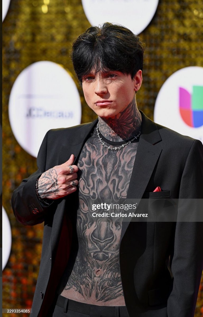 rainbowsito's tweet photo. Oye @xCryboy hoy la rompiste, ame verte en el #PJBackstage entrevistaste a muchos artistas con los que alguna vez soñé verte 🖤👽 @PremiosJuventud gracias por llevarlo, las Cryboyers amamos esta semana llena de contenido 🖤 https://t.co/8RgoNVnP1Z