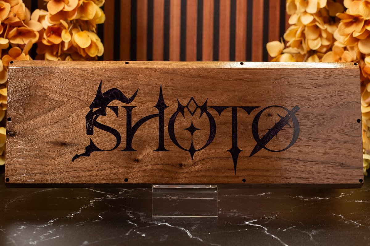 woodkeyboards's tweet photo. Beautiful wooden keyboard for @shxtou finished 🤩

Absolutely in love with how this turned out, the colors are so amazing looking together. The board was made from solid walnut wood, features front and back resin engravings, and a custom keycap set (artist credits below) 

Super happy with this build, can’t wait to see it in Shoto’s setup!

Artist credits:

Spacebar: @ramdayo1122 
Esc: @nihellie 
Logos: @bishiepro 
Keycap printing: @goblintechkeys