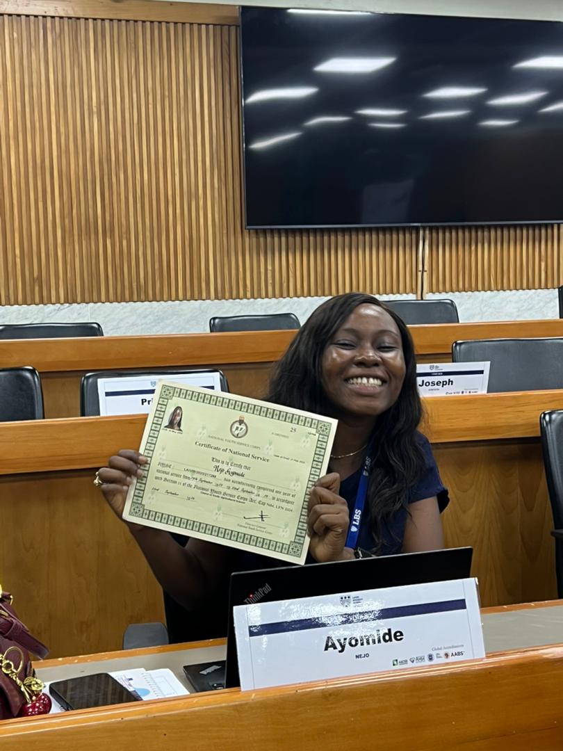 AnitaNejo's tweet photo. POP SZN!
Super excited to be done with my NYSC Journey. 
Very unconventional pictures because i had to leave my sessions at LBS to quickly get my certificate at the LG!
Couldn't get a picture in my khakhi 😭

Connect me to your rich uncles and aunties willing to hire. https://t.co/w2FHFwdvWh