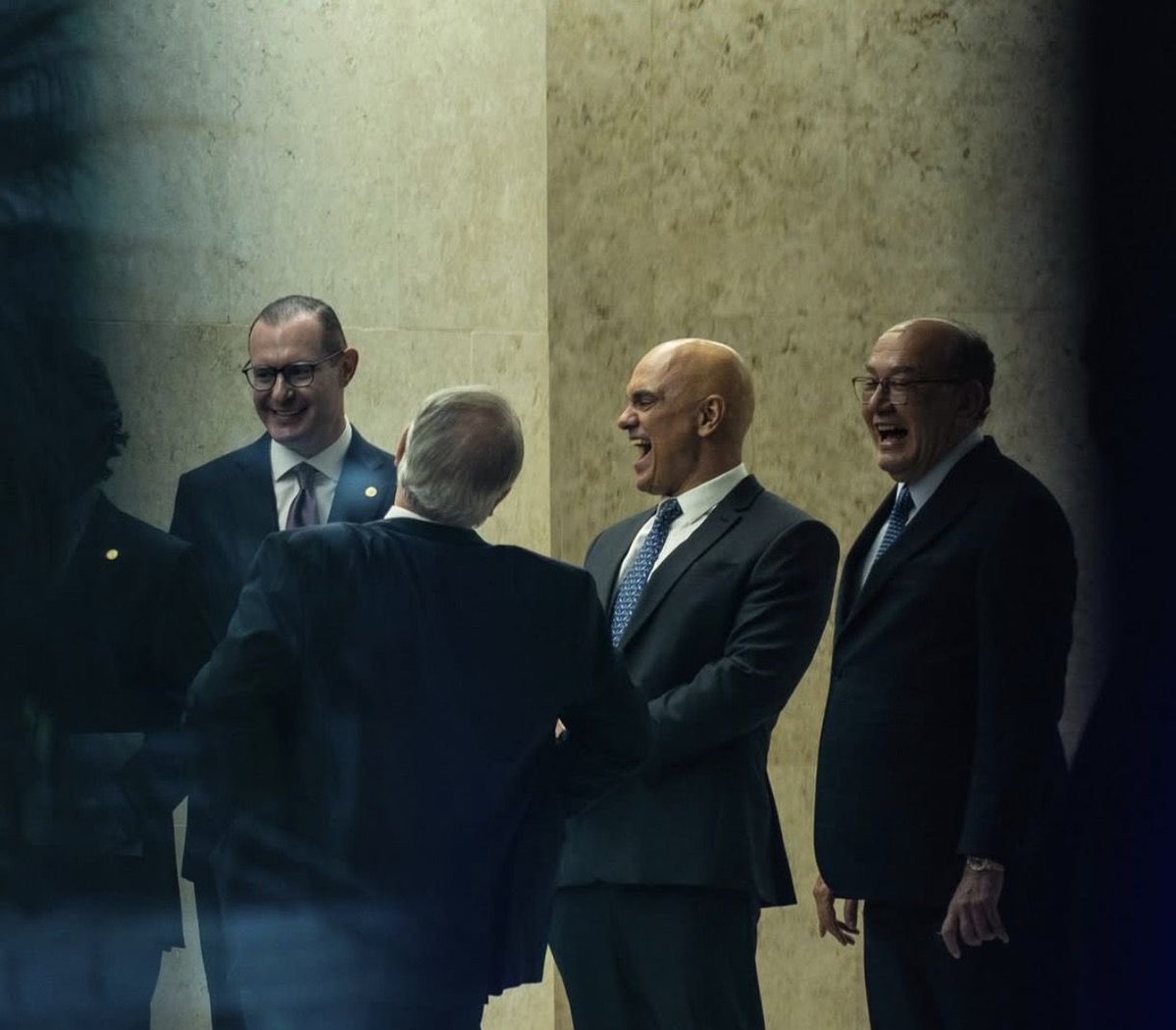 pesquisas_elige's tweet photo. 🚨URGENTE: Alexandre de Moraes sinaliza que vai condenar, nos próximos dias, André Mendonça à perda de cargo de Ministro Supremo Tribunal Federal (STF), com base no Crime de Responsabilidade- Lei 1.079/50! https://t.co/xfnf6Cxk6q