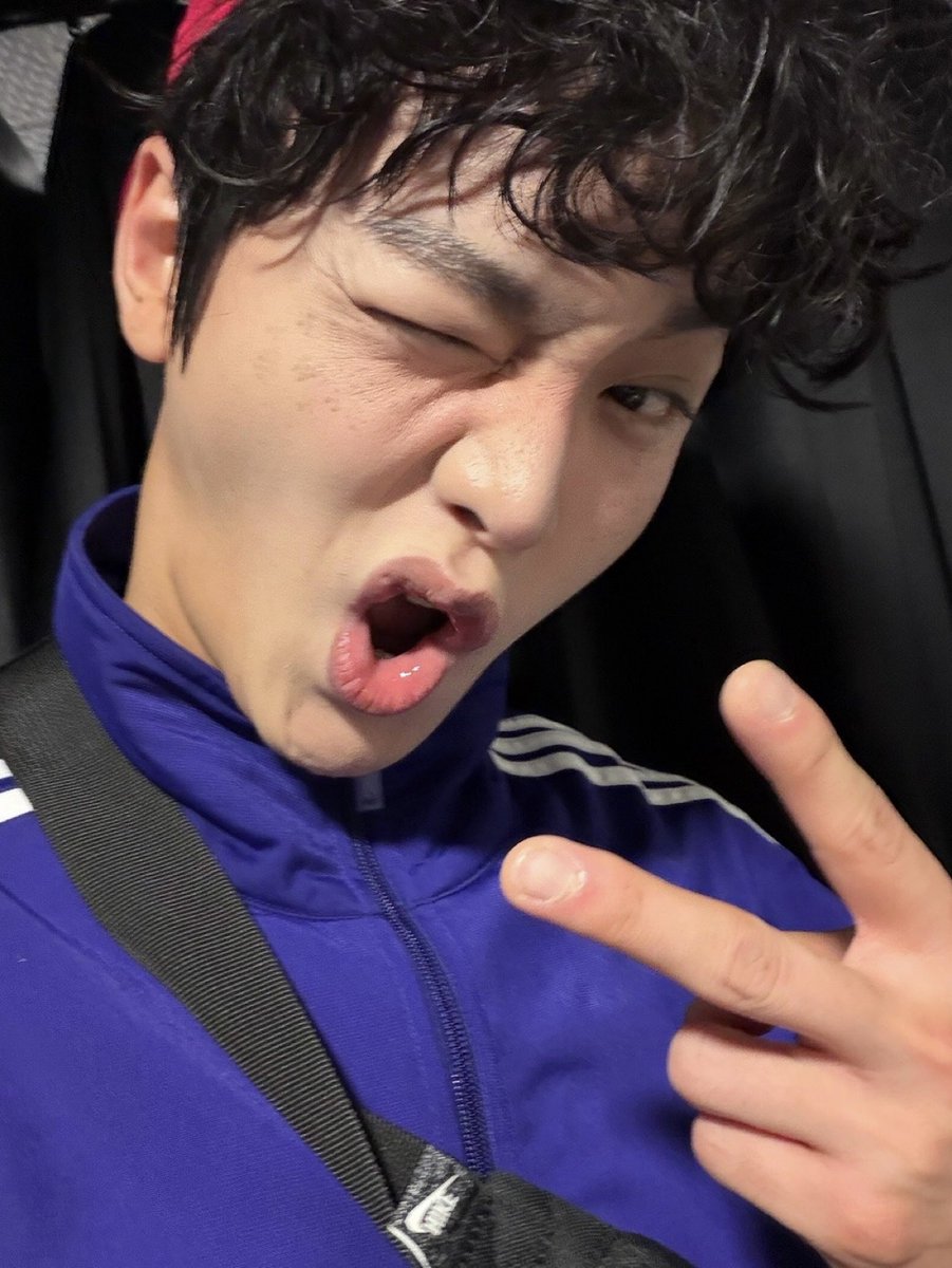 cjw_supporter's tweet photo. 🎤연극 ＜VL＞ 첫공 기념 사진이 도착했습니다📸 https://t.co/oZMLpmwEsm
