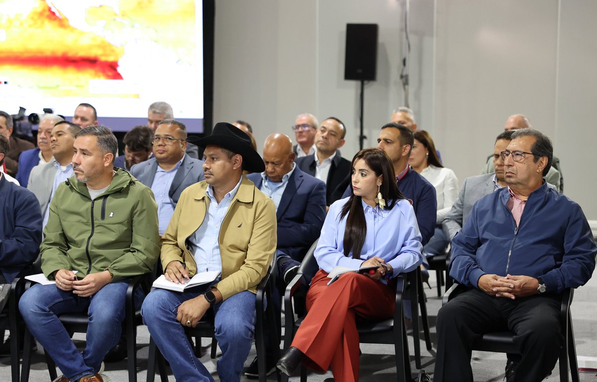 INDIURBANEJA's tweet photo. ¡El Estado real en acción! Mientras unos hacen política por Zoom, la Pdta. Delcy Rodríguez @delcyrodriguezv lidera hoy una agenda estratégica junto a gobernadores, alcaldes y el Alto Mando Político. Organización, poder territorial y resultados. ¡Así se gobierna! https://t.co/fDNksv3Ydo