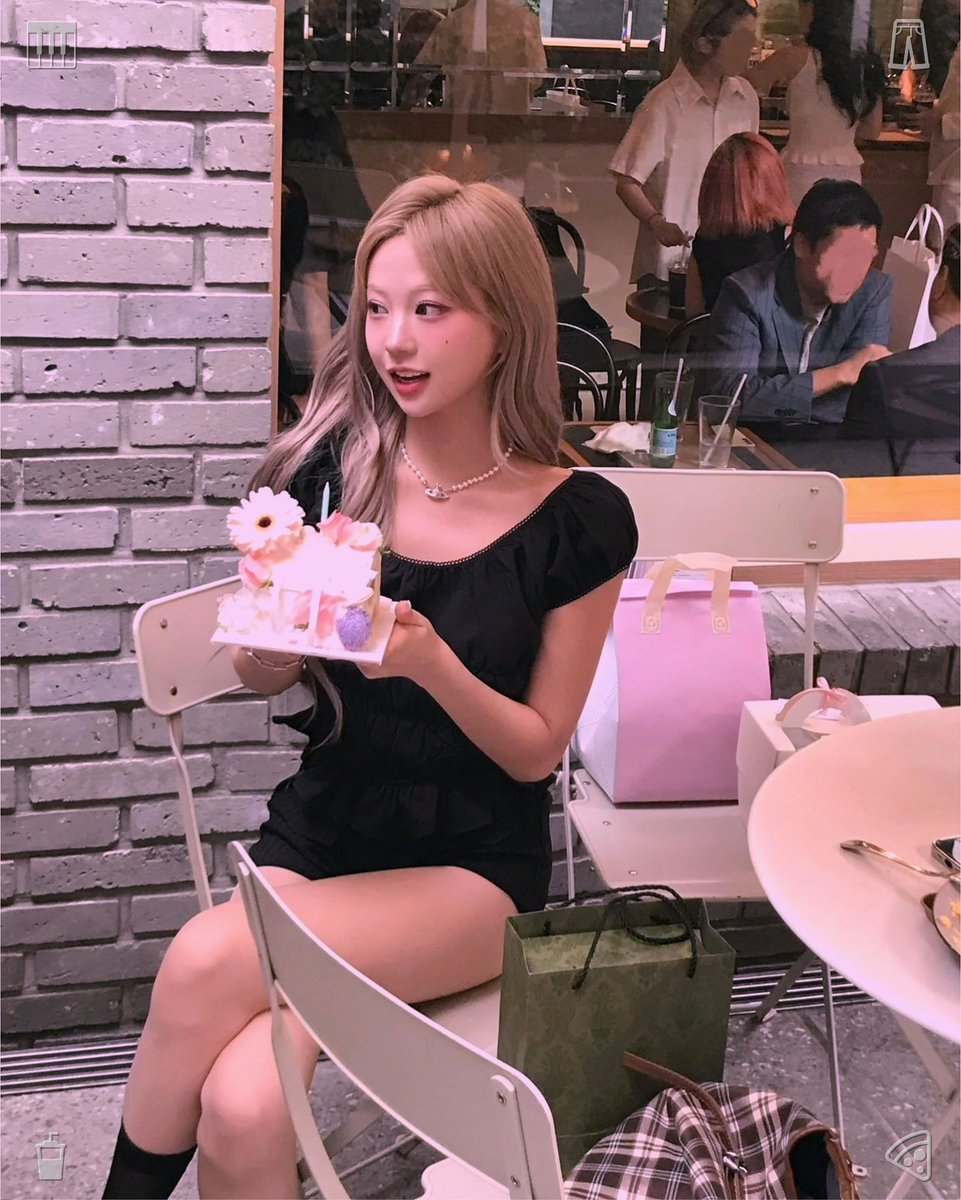 Shogoy1Y's tweet photo. 🧘The energy you put out draws in the people around you. I head to the kitchen to brew a cup of coffee, and my roommate is already there, having breakfast cereal. They greet me with a smile, 'Morning! It's lovely out today—fancy a stroll later?' I give a nod, happy to accept. https://t.co/QynTCKWmyp