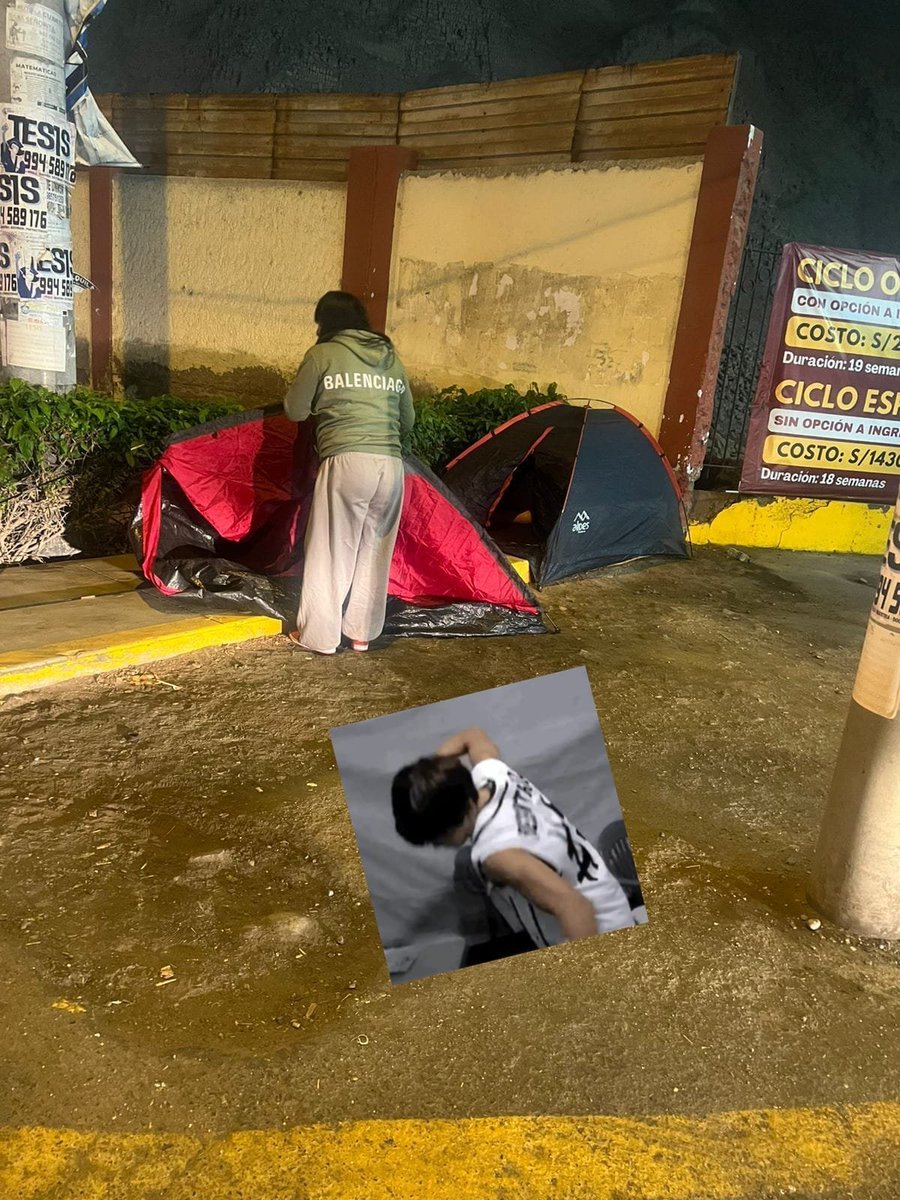 alesita201307's tweet photo. CÓMO QUE YA ESTAN EMPEZANDO A ACAMPAR?!!!!QUEEEEE https://t.co/uEJLWdowOU
