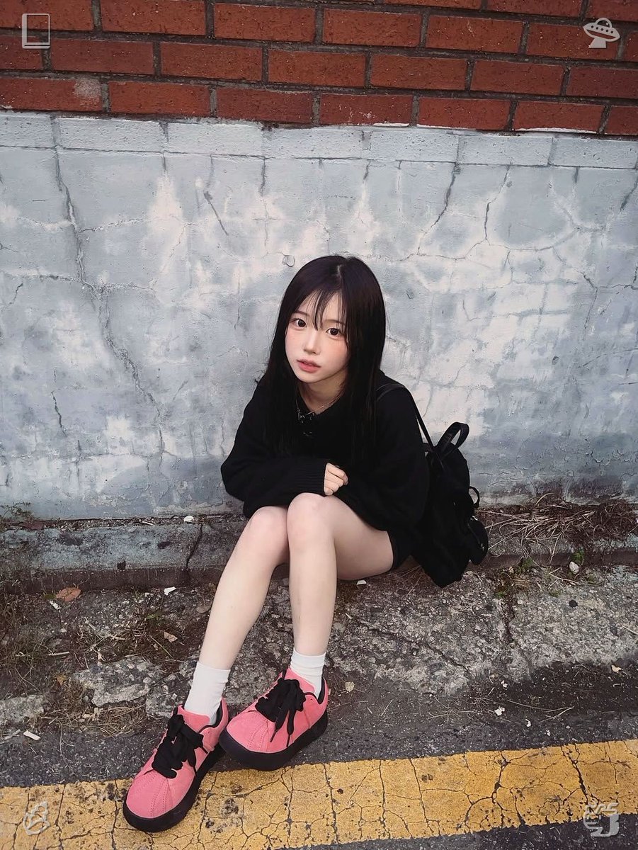 yolo_aoi's tweet photo. She purchases the book, bids farewell to Margaret, and walks down the road toward the café Margaret had told her about—a snug, inviting little spot bearing the sign "The Willow Café." https://t.co/3oIwrkksa1