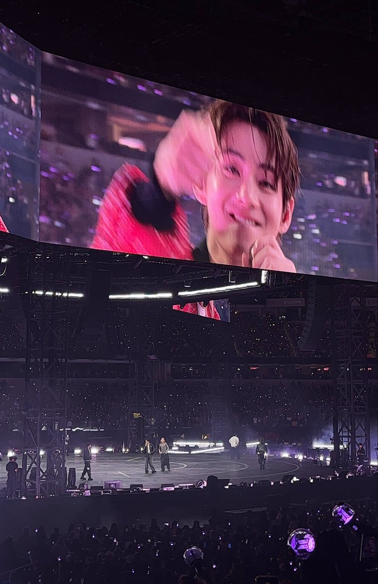 namjookook's tweet photo. Still have to go through my vids but took these photos of the tannies big screen🥹🫶 https://t.co/YSR3vdWDXX