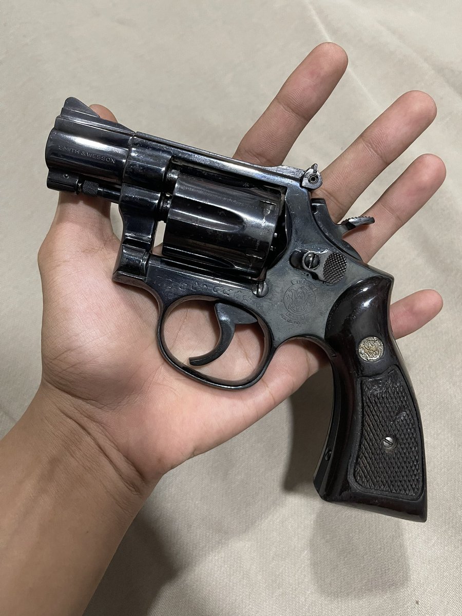 thegunman6911's tweet photo. สมิธแท้ Mod15-4 .38 2นิ้ว 6นัด  สภาพ 95% มีลูกแถมให้ พร้อมชุดทำความสะอาด 007 และไขปลาวาฬ ราคา 16,500
สนใจติดต่อไลน์ 🆔 : @891wgefu 
(มี@ด้วยนะครับ)

#ปืนเถื่อน #ปืนไม่มีทะเบียน #ปืนหลุดจำนำ #ปืน https://t.co/0UmhZUlNgR