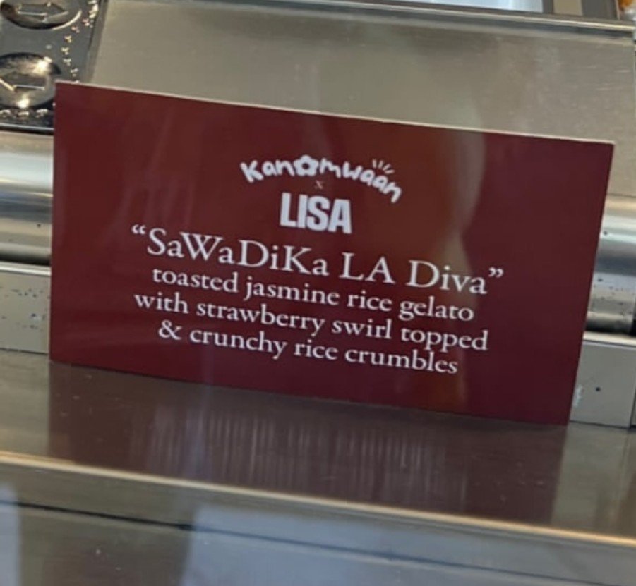 babylalisalloud's tweet photo. Kanomwaanla - Kanomwaan Thai Gelato and Dessert Cafe update IG story

"SaWaDiKa LA Diva" toasted jasmine rice gelato with strawberry swirl topped &amp; crunchy rice crumbles

SAWADIKA OUT NOW
#LISA_SaWaDiKa
#LISA #SaWaDiKa https://t.co/PvOMdWSaAV