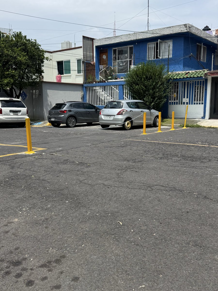 davidfr_13's tweet photo. @TlalpanAl @Gabyosoriohdz se solicita el retiro de cadena y postes que instalaron de forma ilegal para impedir el acceso al parque de calle club Toluca y acoxpa en la colonia Villa Lázaro cárdenas , así como plumas y bienes mostrencos . https://t.co/vdN0Gtwbrw