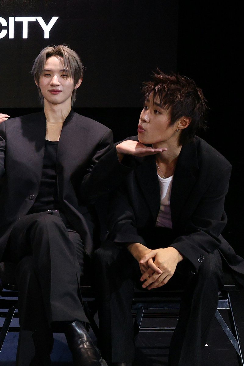 hongkittiy's tweet photo. they're genuinely the cutest ever (also hong clinging to lego 🥺🥺) https://t.co/9oyroYxQGc