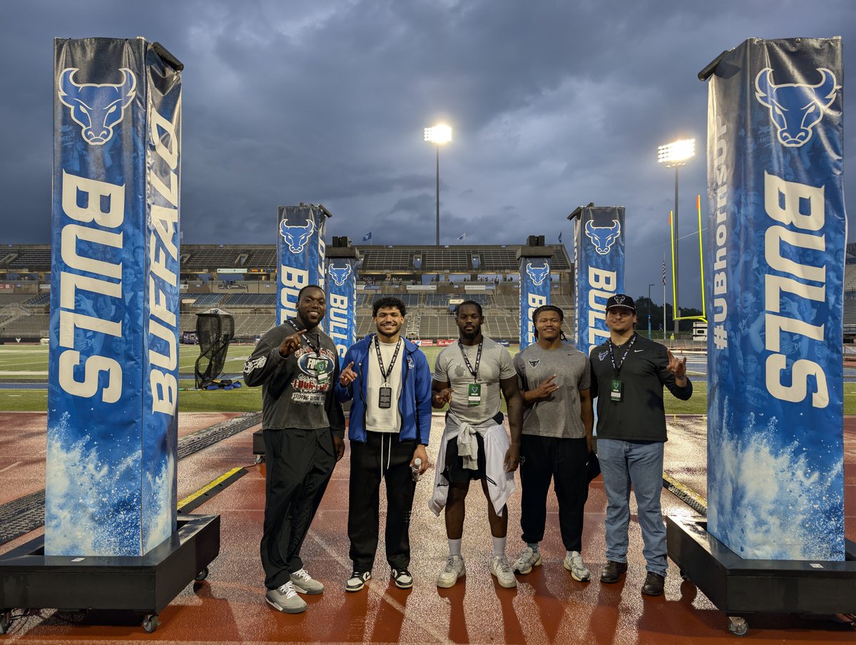christina_j_e's tweet photo. @UBuffaloFB alumni, take 2. (Bazile, Capo, Wolo, Goodell, Hamilton) #UBHornsUp #ForeverABull https://t.co/mG0YHNYmb4