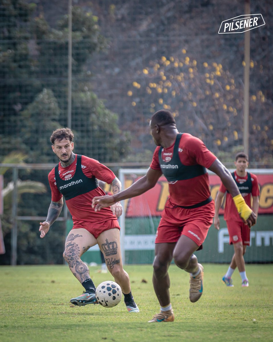 BarcelonaSC's tweet photo. El equipo volvió a los entrenamientos este jueves, luego de la victoria de ayer, y ya prepara su próximo compromiso ante Aucas, en la ciudad de Quito.

#VamosIdolo | #EntrenamientoPilsener https://t.co/saPXIYUzmN
