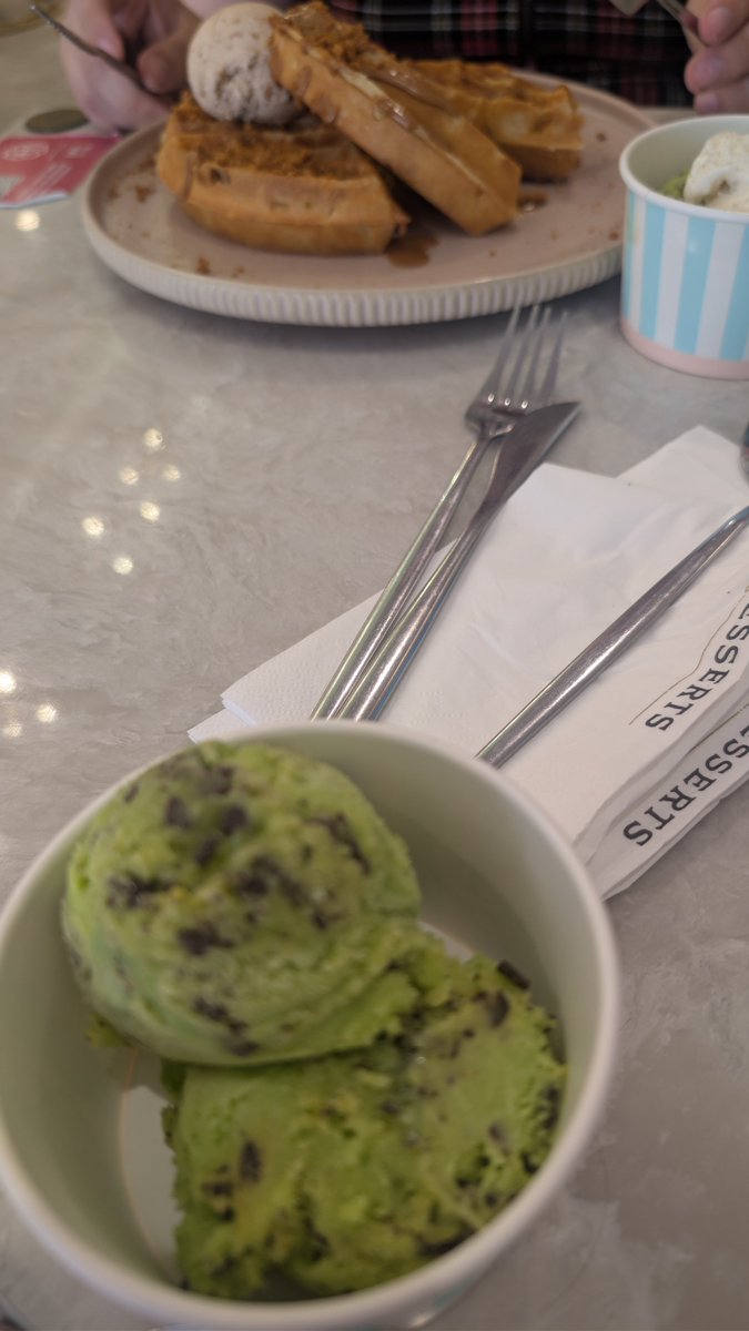 DeerDollThing's tweet photo. having a big ol depression nap after the best 5 days in forever is really the meta... only been a few hours and miss pup so so so much, anyway ice cream n waffles from Tuesday,,,, https://t.co/xOMn4kbpuQ