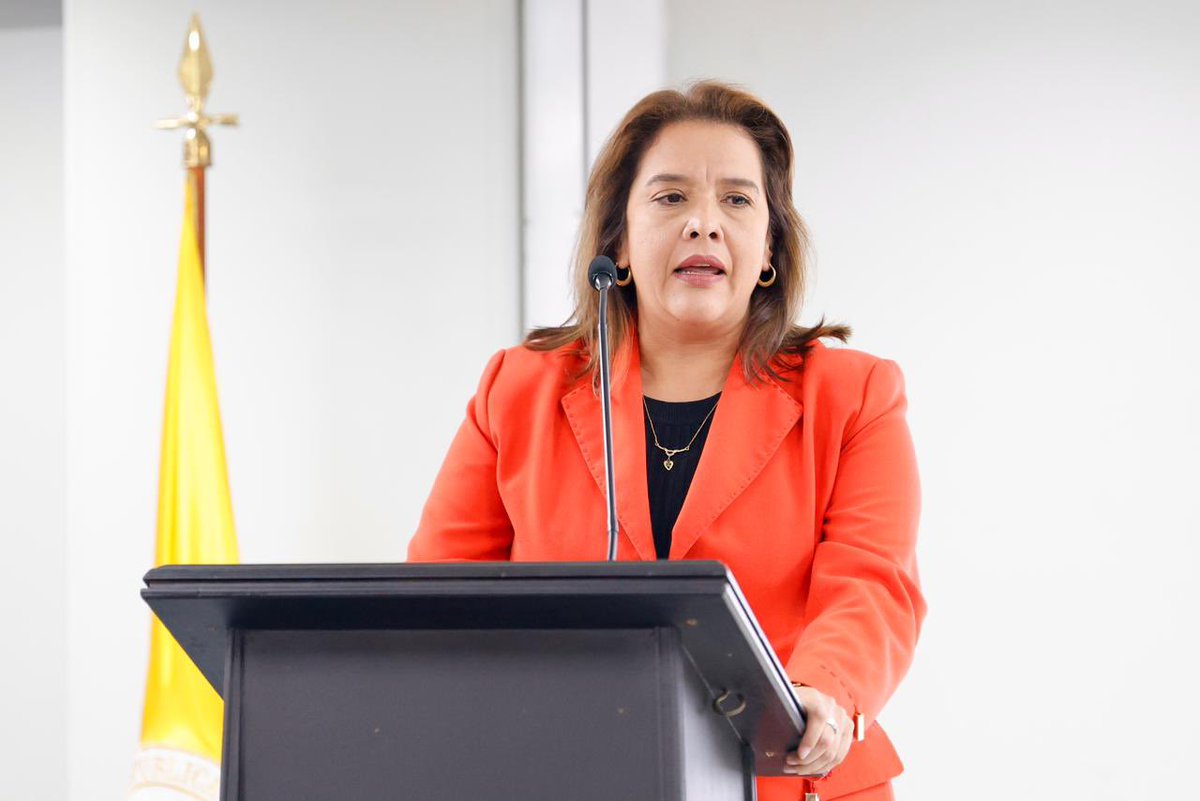 Supersalud's tweet photo. La Superintendente Nacional de Salud, @GodoyMariaA_ , participó en la mesa técnica interinstitucional liderada por @PGN_COL y @MinSaludCol, con @DefensoriaCol, #EPS, @FomagOficial y representantes de los gremios, para revisar la respuesta en salud a los municipios afectados por el sismo del pasado 10 de agosto.

Durante la jornada, la Superintendente socializó el seguimiento que realiza la #Supersalud desde la mesa técnica permanente de supervisión:

•Implementación de planes de contingencia de las EPS
•Infraestructura hospitalaria afectada y habilitación de sedes transitorias
•Atención a poblaciones priorizadas
•Operación de gestores farmacéuticos
•Prelación de pago a la red de servicios de los territorios afectados y redes 

En coordinación con @MinSaludCol, la #Supersalud también hace seguimiento a la atención en salud mental y a la operación de los albergues, para garantizar la continuidad y oportunidad en la prestación de los servicios en los territorios afectados.
