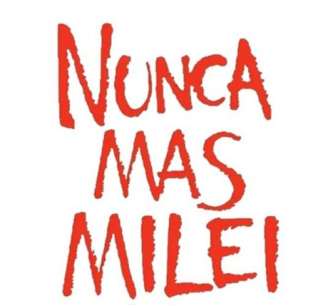 Gralifer26's tweet photo. No lo dejen salir más del país. Fue a España a insultar a sus dirigentes, a Brasil a insultar a Lula y sus votantes y ahora va a Chile a ensalzar a Pinochet a días del 11 de septiembre. Es un mono con navaja, enciérrenlo de una vez. #YoEstoyHecho https://t.co/DB0lxkqgKW