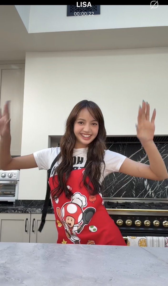 lalisamgger's tweet photo. LISA IS CURRENTLY LIVE ON BUBBLE

SAWADIKA OUT NOW 
#LISA_SaWaDiKa https://t.co/gtyIQwBsGJ