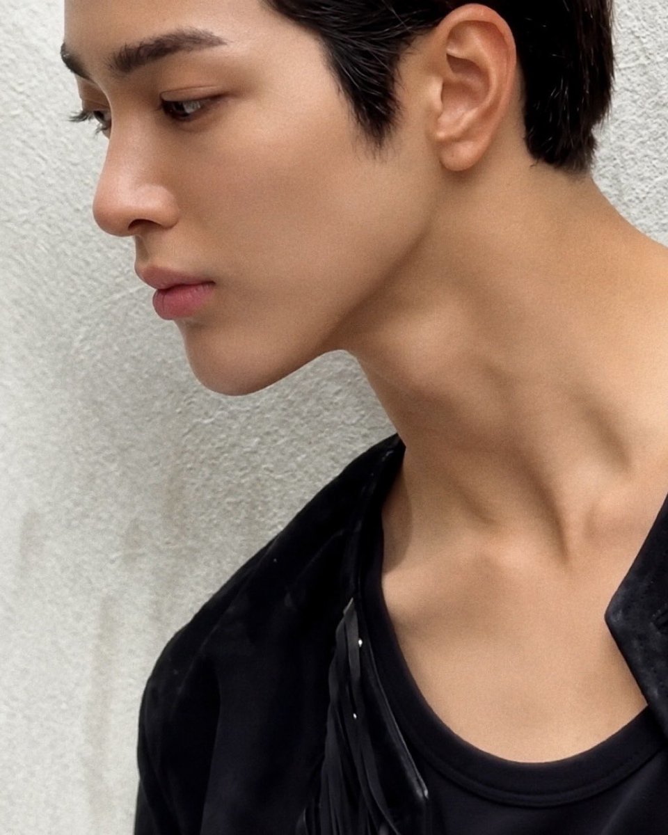 tetecoidezinha's tweet photo. side profile sculpted by gods https://t.co/mwZKuFiM6K