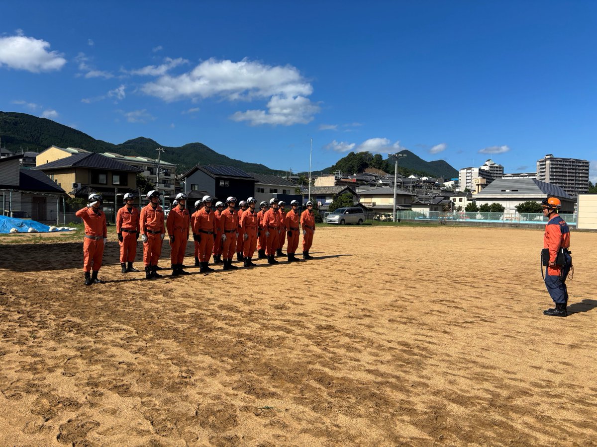 narashobogakko's tweet photo. 令和8年9月1日、奈良県消防学校救助科に17名が入校。スローガンは「前へ」。教育中に自身の目標を定め、日々小さな積み重ねを大切にし、一歩でも前進する意思と行動を徹底します。助けを求める人がいる限り、必ず助ける。その使命を胸に、仲間とともに学び、鍛え、成長する17名の挑戦が始まります。 https://t.co/r56w18remW