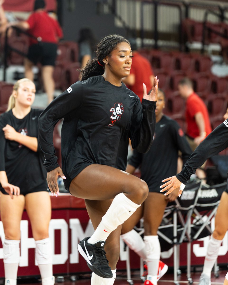 OhioStateWVB's tweet photo. Dialing it in🎯

🔗: https://t.co/OHWWWdBCl4 https://t.co/LOFvKmpa89
