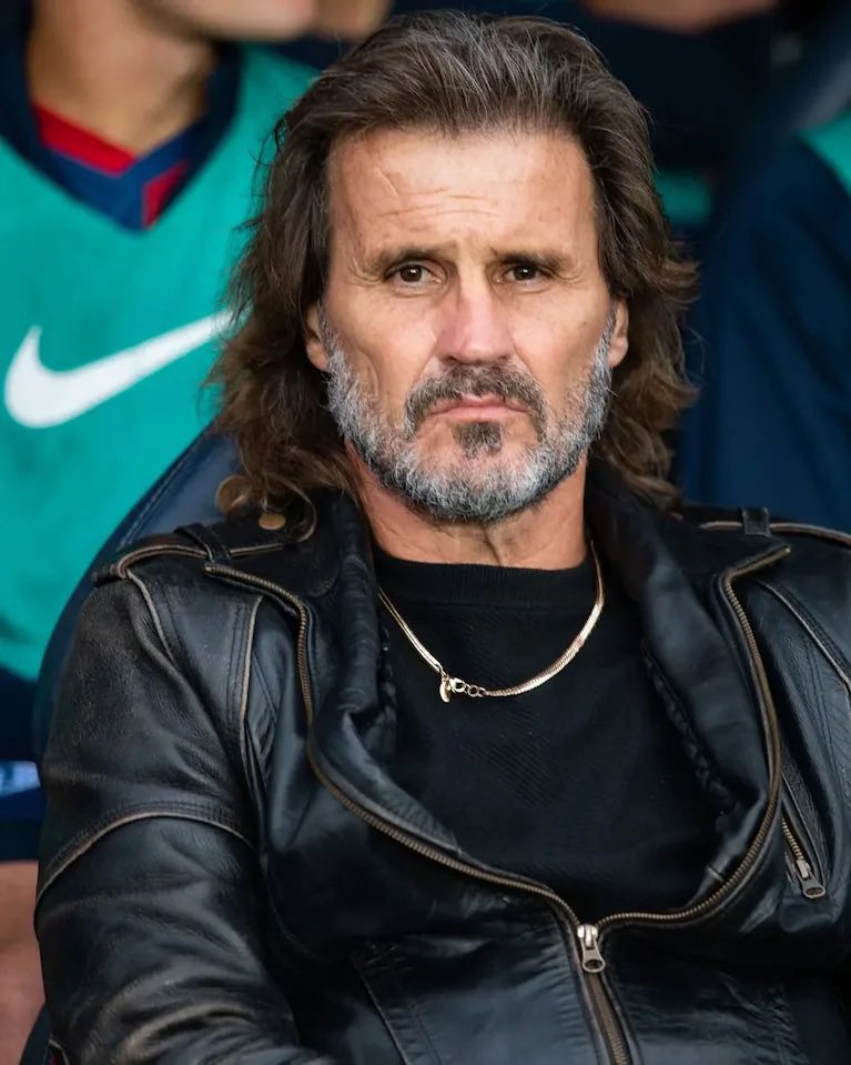 agustinape's tweet photo. 🚨🔵🔴 CONFIRMADO | Rubén Darío Insúa será el próximo entrenador de San Lorenzo.

El Gallego tiene previsto regresar al país entre sábado y domingo, una vez que termine de resolver algunos temas personales. A su llegada, avanzará con la firma del contrato y quedará todo listo para su regreso oficial al club.

Insúa vuelve a San Lorenzo. 🔵🔴