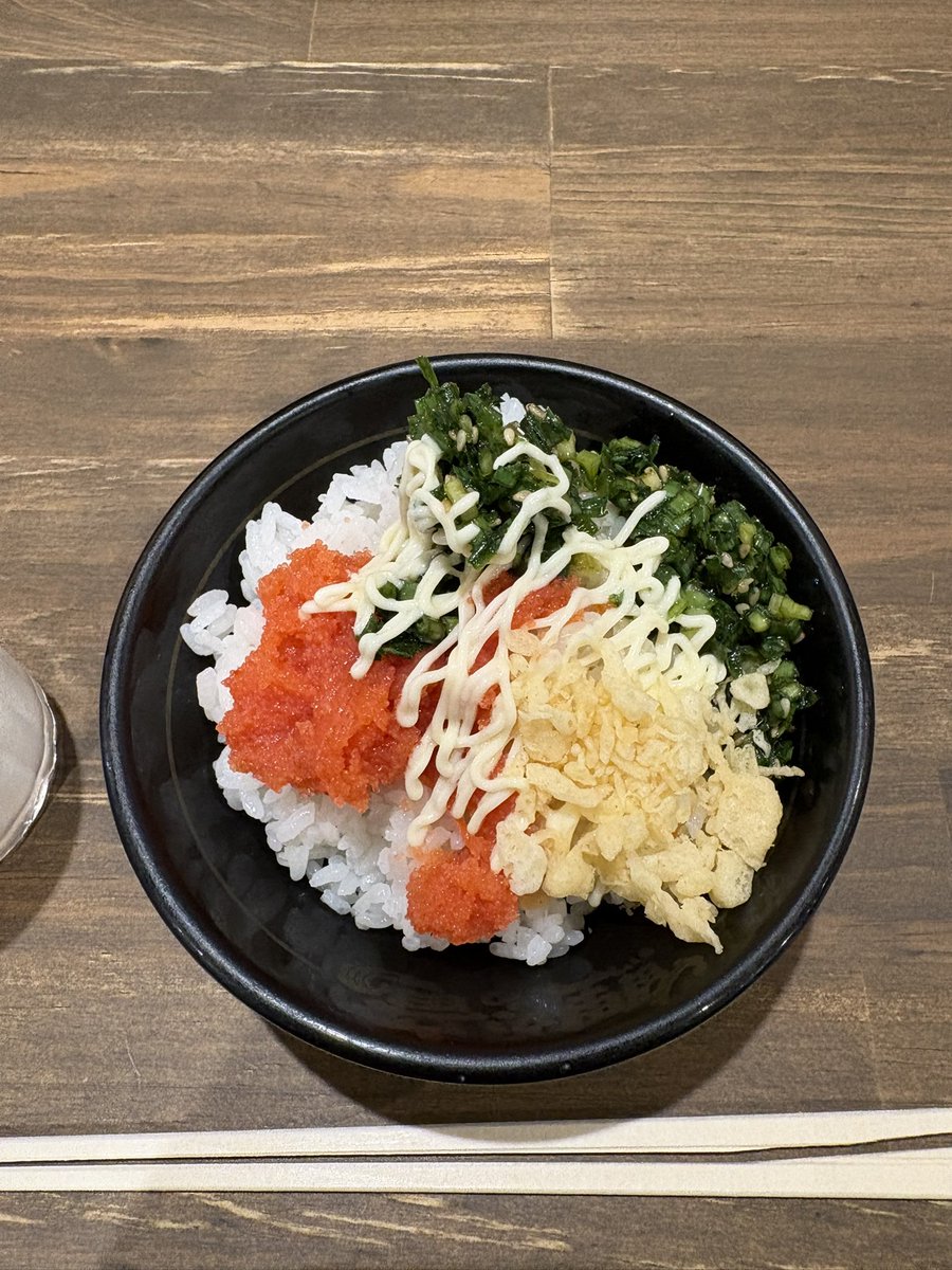 KYON_12's tweet photo. 9月は鯉から竜のご飯、明太子食べ放題🍚
味調整は濃厚油多め！
明太子とこのニラが悪魔的な美味さ！
無限ごはん100円でこれはやみつき。 https://t.co/g9t1x33dIF