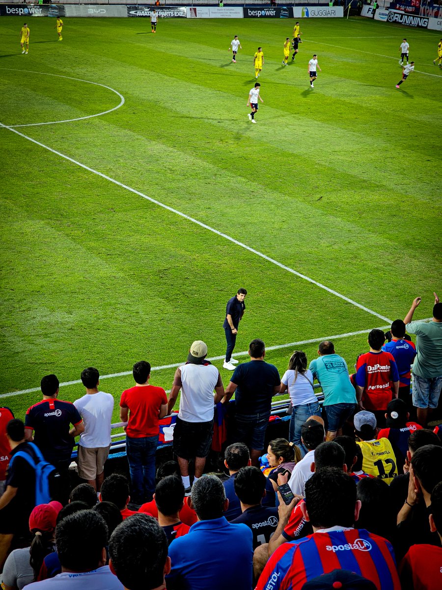 sentiazulgrana's tweet photo. Encontró un plantel hecho un kilombo y ya hizo 4 de 6 con 11 bajas, pase lo que pase, aguante Costas. https://t.co/ediaVfjQ1c
