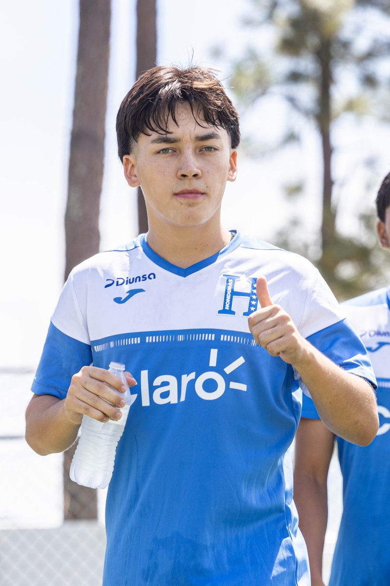 FFH_Honduras's tweet photo. 📸🇭🇳 Rostro de la #HU17 | @diunsahn
Ellos son parte de la Selección Nacional U-17 de Honduras, trabajando con intensidad y dejando todo en cada entrenamiento. 💪⚽️
#LaHU17 #LaHU17Mundialista #FFH #Honduras #Qatar2026 https://t.co/Jx8tdtNIBZ