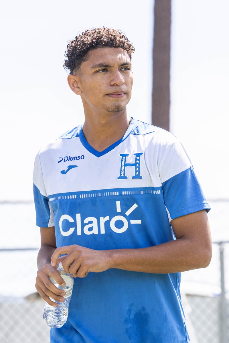 FFH_Honduras's tweet photo. 📸🇭🇳 Rostro de la #HU17 | @diunsahn
Ellos son parte de la Selección Nacional U-17 de Honduras, trabajando con intensidad y dejando todo en cada entrenamiento. 💪⚽️
#LaHU17 #LaHU17Mundialista #FFH #Honduras #Qatar2026 https://t.co/Jx8tdtNIBZ