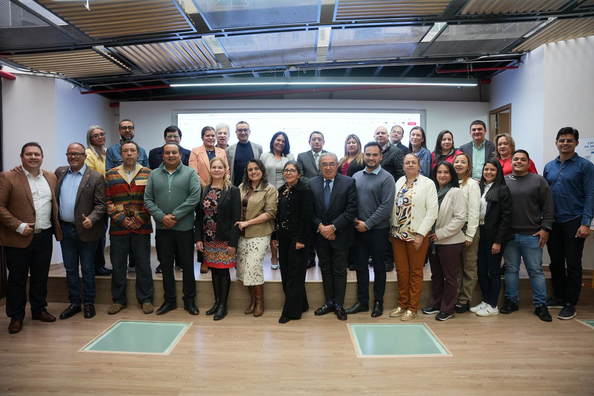 ESAPOficial's tweet photo. #Hoy, después de un arduo trabajo conjunto de 40 días de negociación entre la ESAP y las organizaciones sindicales UNESAP, TITAN ESAP y SINDESAP, concluyó con éxito la mesa de negociación 2026 - 2027, la cual abordó un pliego de 228 puntos. https://t.co/muRmyVKyci
