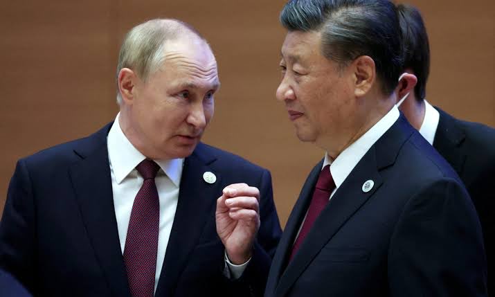 RussianSpoof's tweet photo. 🚨 BREAKING Tensions reach a dangerous new level

🇷🇺 Russia - If Ukraine continues attacks like this, the nuclear option cannot be ruled out.

🇨🇳 China - Any nuclear strike on Ukraine would cross a red line. Russia would lose international support.

🇷🇺 Russia - If we decide to act, we will not depend on anyone not China, not America.