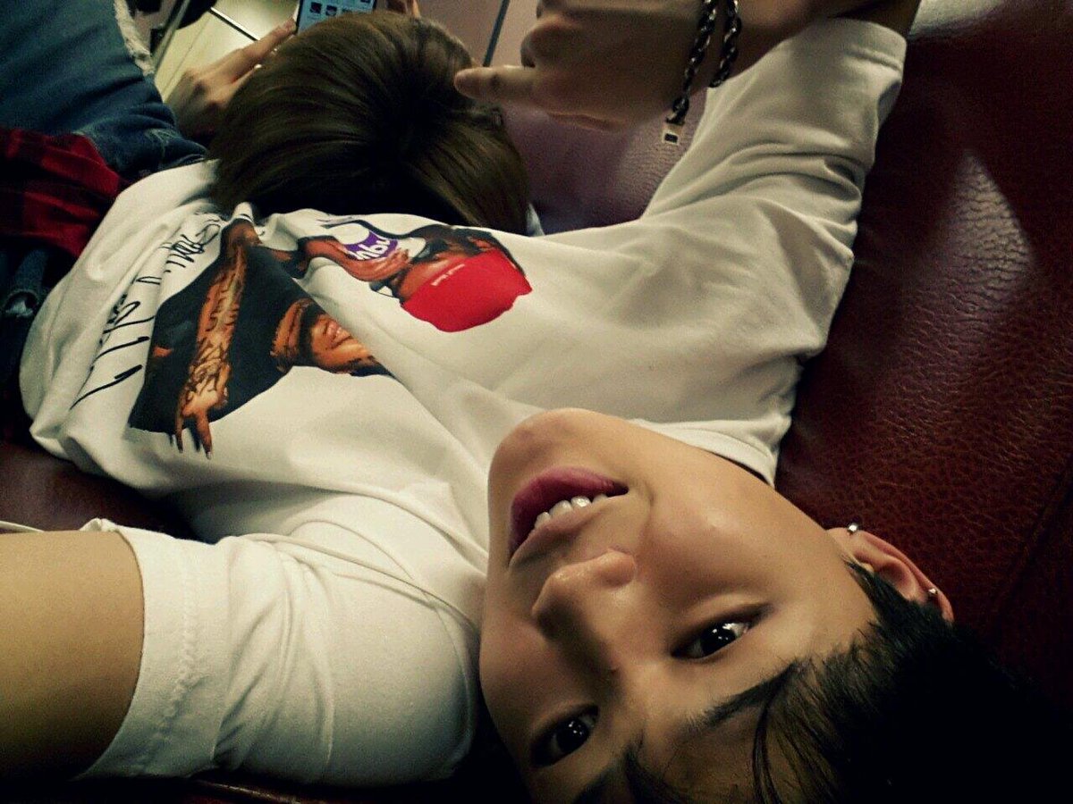 Y00nmimie's tweet photo. JUST WANT TO REMIND EVERYONE THAT BACK IN OLD DAYS, WE FREELY GOT YOONMIN OPENLY SHOW HOW CLOSE AND COMFORTABLE THEY ARE WITH EACH OTHER. LOOK AT YOONGI LYING ON JIMIN’S TUMMY AND JIMIN GIDDILY SHARE ABOUT IT 🥰 https://t.co/YGktn4VUSR