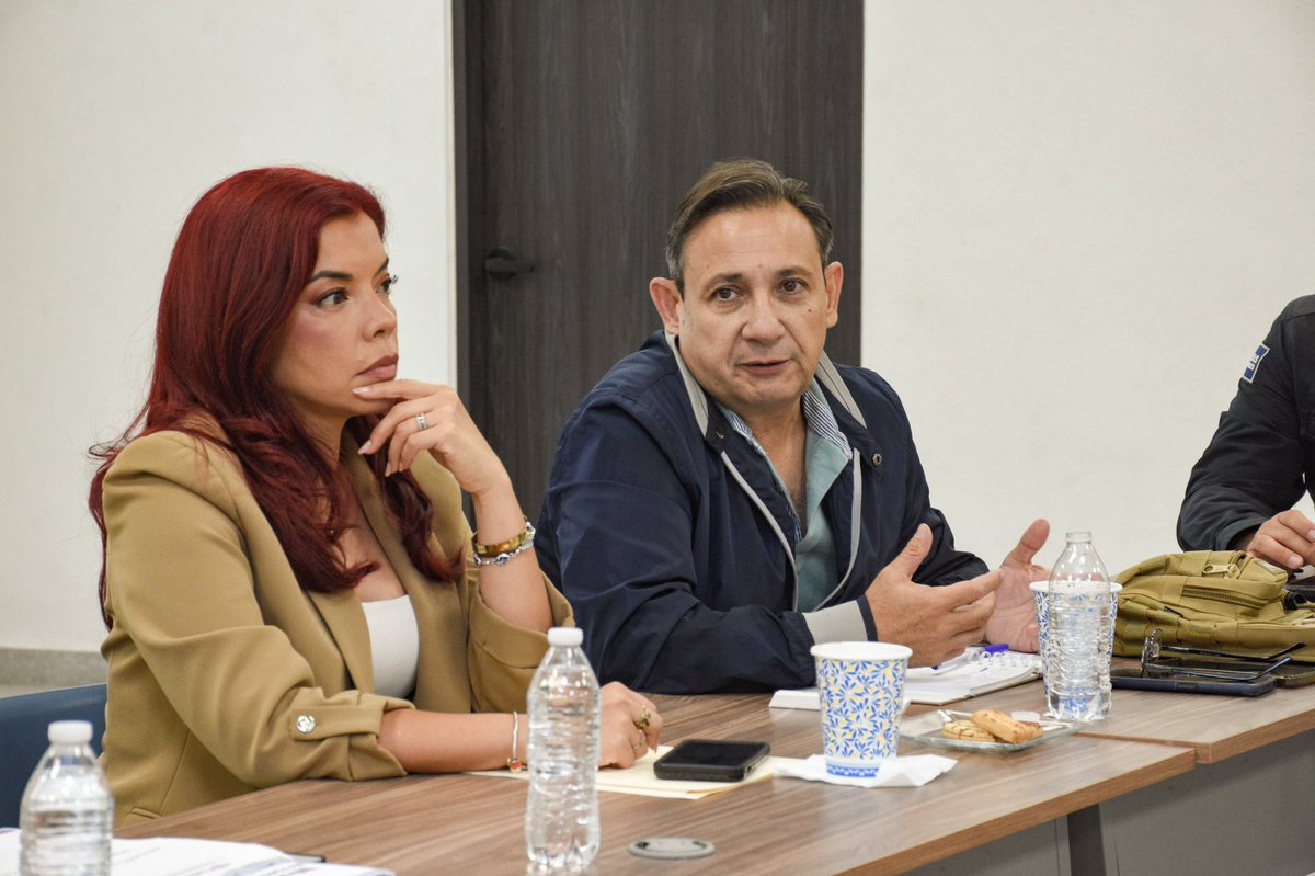 SSC_Pue's tweet photo. Protección Civil Municipal trabaja de manera coordinada con Gestión de Riesgos para fortalecer los protocolos de emergencia en las distintas regiones y zonas de Puebla capital, reforzando la prevención y capacidad de respuesta ante cualquier eventualidad. 🤝🚒 https://t.co/fODZLwwz0l