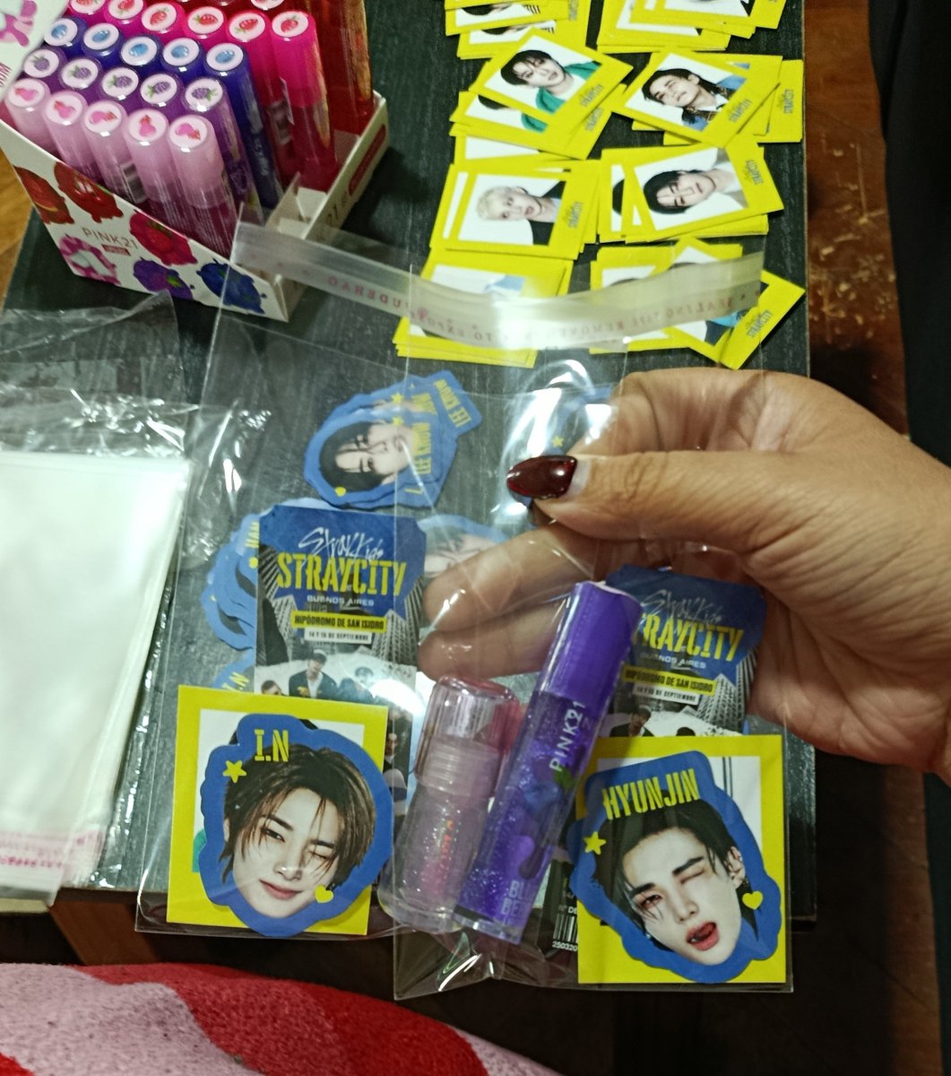 intak_zurdito's tweet photo. eu más vale que nos reciban los freebies, yo estoy enamorada. me encantan ☹️ https://t.co/lhkWYYSi18